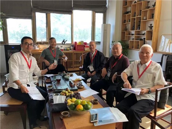 由左向右依次為王春龍先生、常志剛先生、王錦燧先生、徐華先生、任元會(huì)先生